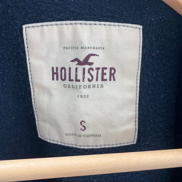 Hollister Crewneck - Picture 3 of 3